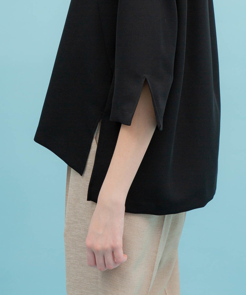 UNITED TOKYO（ユナイテッドトウキョウ）の「スキッパーネックスリットブラウス（シャツ/ブラウス・レディース・ホワイト/バーガンディー/ブラック・1）」の21枚目の写真