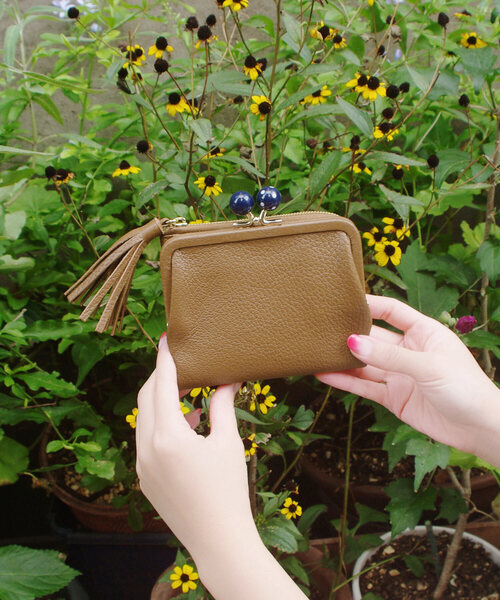 perche(ペルケ)の「ペルケ perche / アクリル玉がま口2つ折り財布(財布・レディース・ブラック/パープル/グレー/ピンク/シルバー/グリーン/キャメル/イエロー/グレー系その他/ネイビー/イエロー系その他/ピンク系その他/ホワイト系その他2/サックスブルー/ブラック系その他/ベージュ系その他2/グレー系その他2・FREE)」の13枚目の写真