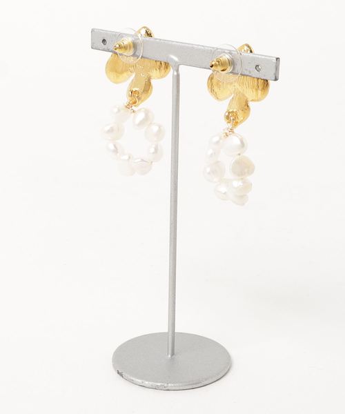 tone（トーン）の「【Lira jewelry】フラワーパール　ピアス（ピアス（両耳用）・レディース・ゴールド・FREE）」の2枚目の写真