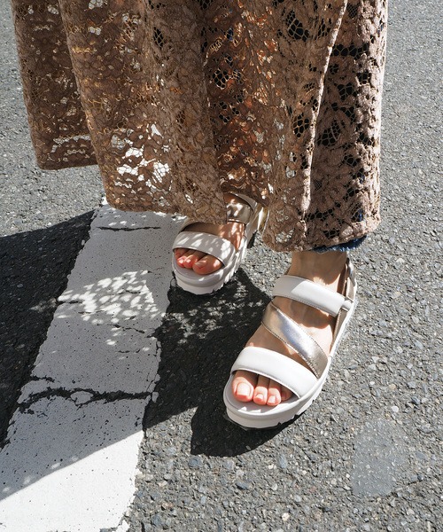 あしながおじさん（アシナガオジサン）の「〈あしながおじさん〉カジュアルサンダル（サンダル・レディース・イエロー/ブラック/ホワイト・S/L/LL/M）」の2枚目の写真