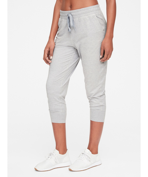 GAP(ギャップ)の「GapFit クロップドジョガーパンツ(起毛ジャージ)(パンツ