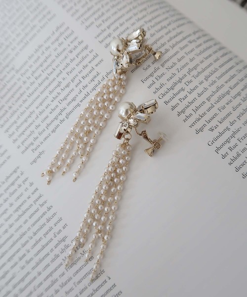 Cupid Heart（キューピッドハート）の「【Cupid Heart】結婚式アクセ ココパールタッセルイヤリング（イヤリング・レディース・ベージュ・MEDIUM）」の4枚目の写真