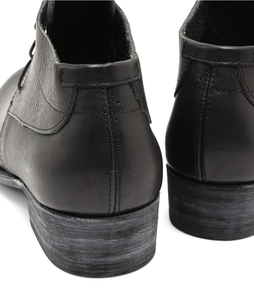 OURET（オーレット）の「OIL BACCHETTA CHUKKA BOOTS（ブーツ