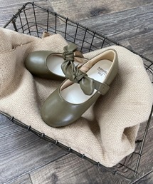 SOROTTO（ソロット）の「リボンストラップ付き ぺたんこキッズパンプス（ドレスシューズ）」