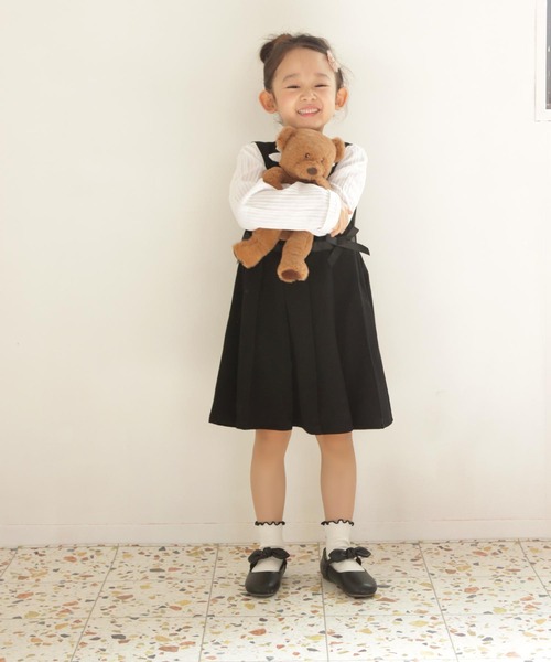 SOROTTO（ソロット）の「リボンストラップ付き ぺたんこキッズパンプス（ドレスシューズ・キッズ・ブラック/ダークブラウン/ネイビー/レッド/アイボリー/ピンク/カーキ/オレンジ/グレー/ゴールド・16.0cm/17.0cm/18.0cm/19.0cm）」の18枚目の写真