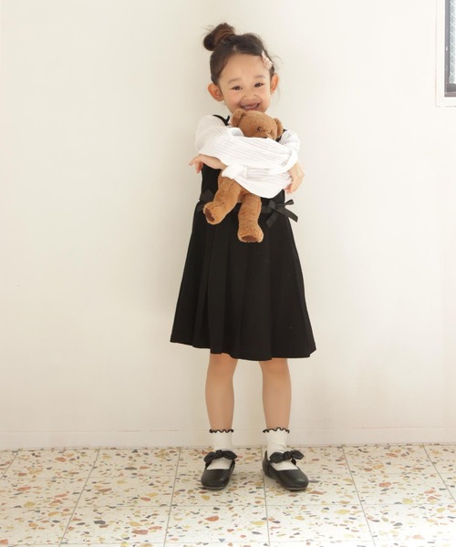 SOROTTO（ソロット）の「リボンストラップ付き ぺたんこキッズパンプス（ドレスシューズ・キッズ・ブラック/ダークブラウン/ネイビー/レッド/アイボリー/ピンク/カーキ/オレンジ/グレー/ゴールド・16.0cm/17.0cm/18.0cm/19.0cm）」の19枚目の写真