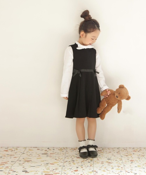 SOROTTO（ソロット）の「リボンストラップ付き ぺたんこキッズパンプス（ドレスシューズ・キッズ・ブラック/ダークブラウン/ネイビー/レッド/アイボリー/ピンク/カーキ/オレンジ/グレー/ゴールド・16.0cm/17.0cm/18.0cm/19.0cm）」の22枚目の写真