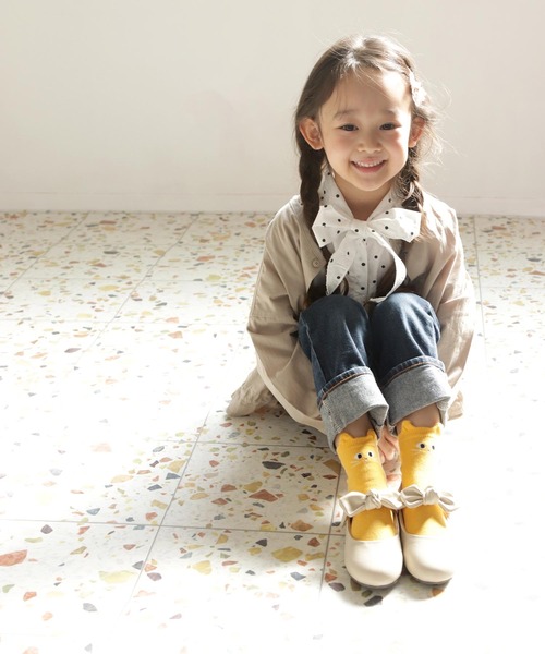 SOROTTO（ソロット）の「リボンストラップ付き ぺたんこキッズパンプス（ドレスシューズ・キッズ・ブラック/ダークブラウン/ネイビー/レッド/アイボリー/ピンク/カーキ/オレンジ/グレー/ゴールド・16.0cm/17.0cm/18.0cm/19.0cm）」の11枚目の写真