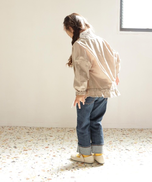 SOROTTO（ソロット）の「リボンストラップ付き ぺたんこキッズパンプス（ドレスシューズ・キッズ・ブラック/ダークブラウン/ネイビー/レッド/アイボリー/ピンク/カーキ/オレンジ/グレー/ゴールド・16.0cm/17.0cm/18.0cm/19.0cm）」の12枚目の写真