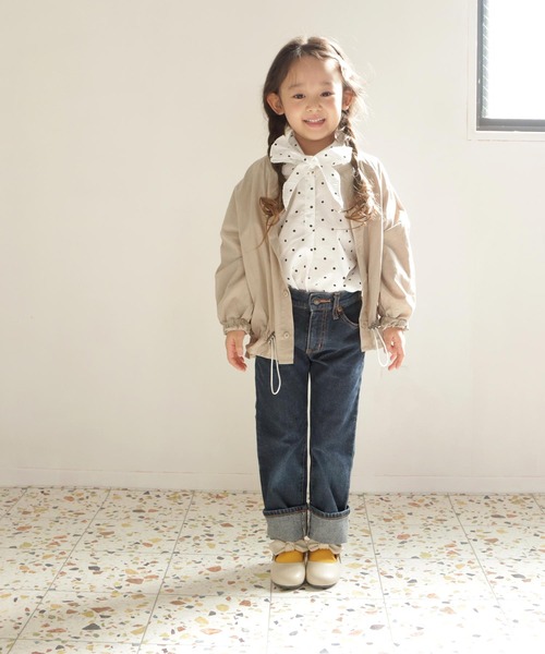 SOROTTO（ソロット）の「リボンストラップ付き ぺたんこキッズパンプス（ドレスシューズ・キッズ・ブラック/ダークブラウン/ネイビー/レッド/アイボリー/ピンク/カーキ/オレンジ/グレー/ゴールド・16.0cm/17.0cm/18.0cm/19.0cm）」の13枚目の写真