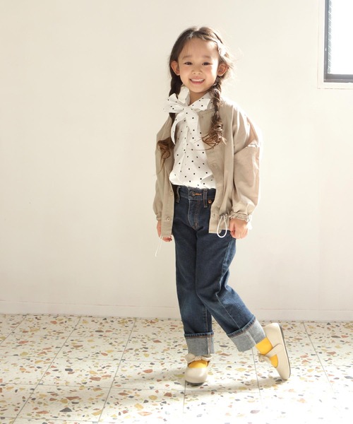 SOROTTO（ソロット）の「リボンストラップ付き ぺたんこキッズパンプス（ドレスシューズ・キッズ・ブラック/ダークブラウン/ネイビー/レッド/アイボリー/ピンク/カーキ/オレンジ/グレー/ゴールド・16.0cm/17.0cm/18.0cm/19.0cm）」の14枚目の写真