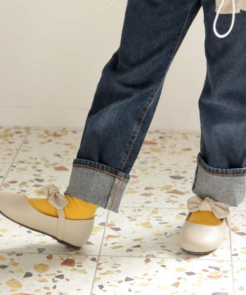 SOROTTO（ソロット）の「リボンストラップ付き ぺたんこキッズパンプス（ドレスシューズ・キッズ・ブラック/ダークブラウン/ネイビー/レッド/アイボリー/ピンク/カーキ/オレンジ/グレー/ゴールド・16.0cm/17.0cm/18.0cm/19.0cm）」の16枚目の写真