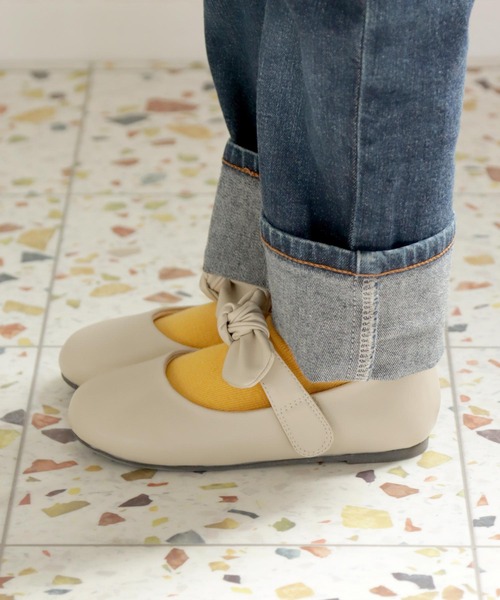 SOROTTO（ソロット）の「リボンストラップ付き ぺたんこキッズパンプス（ドレスシューズ・キッズ・ブラック/ダークブラウン/ネイビー/レッド/アイボリー/ピンク/カーキ/オレンジ/グレー/ゴールド・16.0cm/17.0cm/18.0cm/19.0cm）」の15枚目の写真