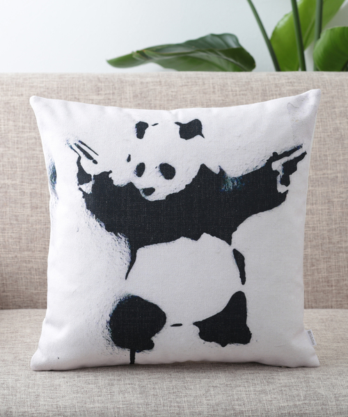 Jubilee（ジュビリー）の「バンクシーアート クッションカバー（クッション/クッションカバー・レディース・ホワイト/ブラック/グレー/レッド/イエロー/ブルー/ダークグレー/ホワイト×グリーン/ホワイト×ブラック/ブラック×ホワイト/ホワイト系その他/ブラック系その他/グレー系その他/イエロー系その他/アニマル/ホワイト系その他2/ホワイト系その他3/ホワイト系その他4/ブラック系その他2/イエロー系その他2・FREE）」の20枚目の写真