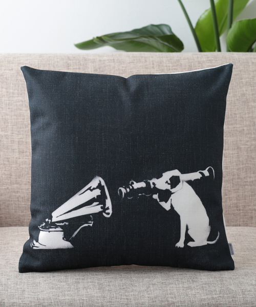 Jubilee（ジュビリー）の「バンクシーアート クッションカバー（クッション/クッションカバー・レディース・ホワイト/ブラック/グレー/レッド/イエロー/ブルー/ダークグレー/ホワイト×グリーン/ホワイト×ブラック/ブラック×ホワイト/ホワイト系その他/ブラック系その他/グレー系その他/イエロー系その他/アニマル/ホワイト系その他2/ホワイト系その他3/ホワイト系その他4/ブラック系その他2/イエロー系その他2・FREE）」の9枚目の写真