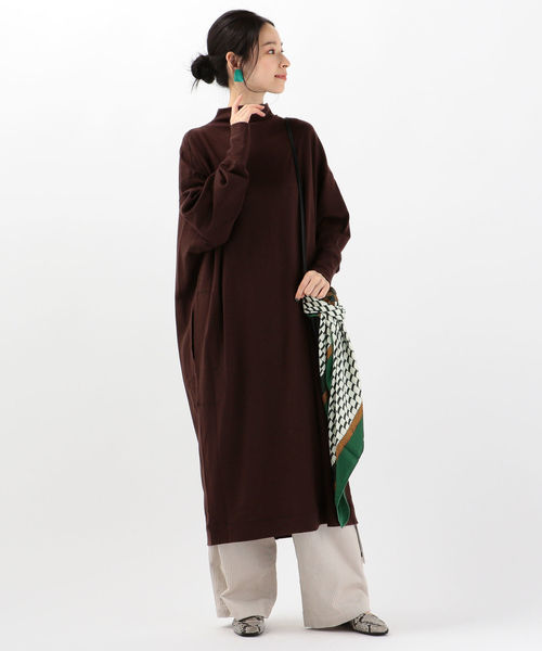 SHIPS(シップス)の「assiette:ボトルネック2WAYワンピース(ワンピース・レディース・ブラック/ブラウン・ONE SIZE)」の7枚目の写真