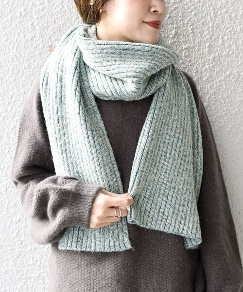 SHIPS(シップス)の「〈手洗い可能〉ミックスヤーンニットマフラー◇(マフラー・レディース・ピンク/グリーン・ONE SIZE)」の4枚目の写真