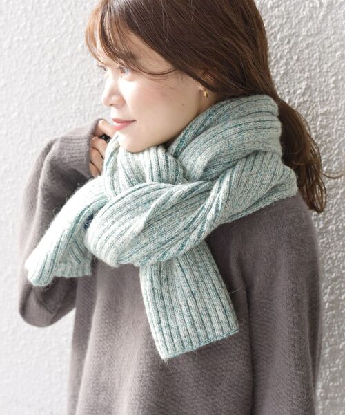 SHIPS(シップス)の「〈手洗い可能〉ミックスヤーンニットマフラー◇(マフラー・レディース・ピンク/グリーン・ONE SIZE)」の3枚目の写真