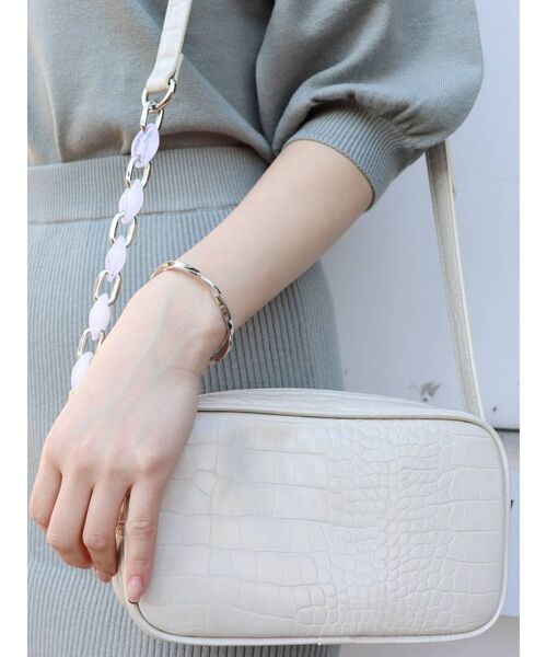 MURUA（ムルーア）の「クロコチェーンスクエアバッグ（ショルダーバッグ・レディース・ブラック/アイボリー・FREE）」の5枚目の写真