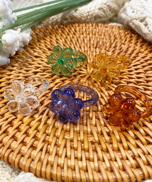 カラフルな花びらデザインのリング　Phyllis フィリス　ズニ族　リング Phyllis Coonsis フィリスコーンシスのインディアンジュエリー