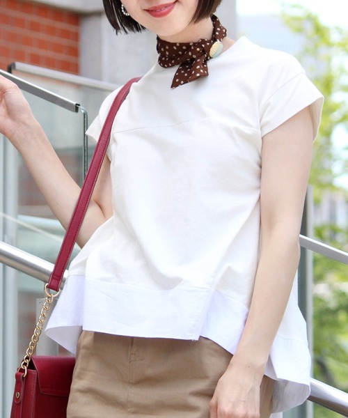 ElegChic(エレグシック)の「フレア カットソー(Tシャツ/カットソー・レディース・グレイッシュベージュ/オフホワイト/ブラック・M/XL)」の1枚目の写真