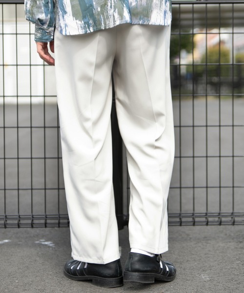 PairPair(ペアペア)の「タックワイドストレートパンツ(メンズ/リンクアイテム)(スラックス・メンズ・グレイッシュブルー/ブラック/オフホワイト/オレンジ・FREE)」の8枚目の写真