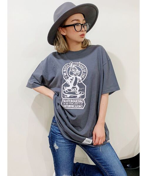 GYDA(ジェイダ)の「【WEB限定】SK8BUNNY BIG Tシャツ(Tシャツ/カットソー・レディース・ピンク/チャコールグレー/オフホワイト/ベージュ・FREE)」の1枚目の写真