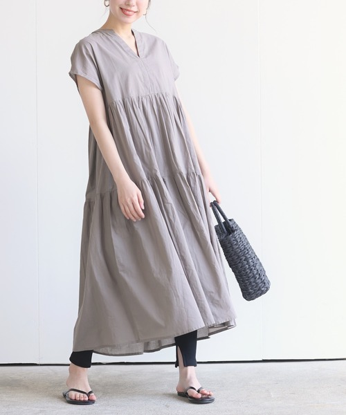 rps（アールピーエス）の「コットンキャンブリックティアードワンピース（ワンピース・レディース・ブラック/グレイッシュベージュ/ネイビー・M）」の3枚目の写真