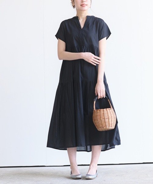 rps（アールピーエス）の「コットンキャンブリックティアードワンピース（ワンピース・レディース・ブラック/グレイッシュベージュ/ネイビー・M）」の2枚目の写真