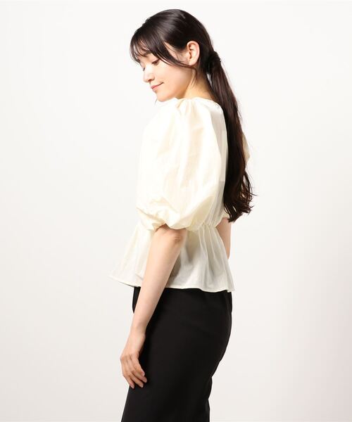 LUREM(ルアム)の「ボリュームスリーブぺプラムブラウス(シャツ/ブラウス・レディース・ブラウン/カーキ/アイボリー・FREE)」の17枚目の写真