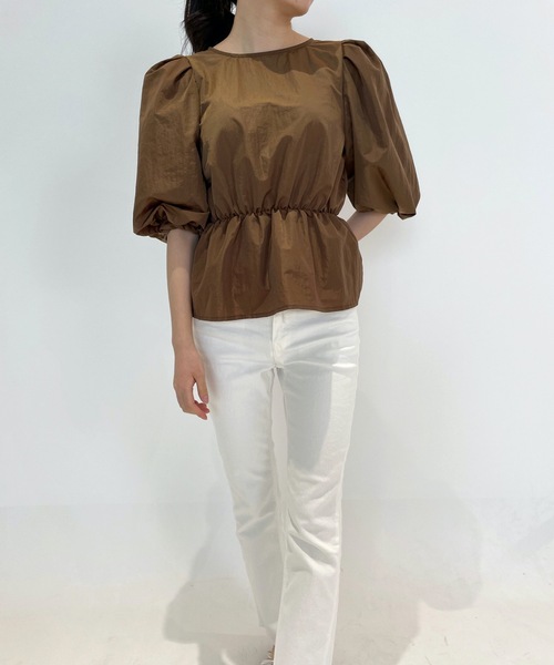 LUREM(ルアム)の「ボリュームスリーブぺプラムブラウス(シャツ/ブラウス・レディース・ブラウン/カーキ/アイボリー・FREE)」の2枚目の写真