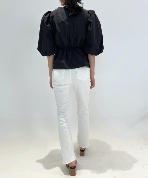 LUREM(ルアム)の「ボリュームスリーブぺプラムブラウス(シャツ/ブラウス・レディース・ブラウン/カーキ/アイボリー・FREE)」の9枚目の写真