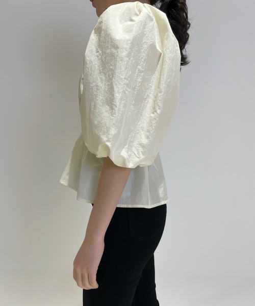 LUREM(ルアム)の「ボリュームスリーブぺプラムブラウス(シャツ/ブラウス・レディース・ブラウン/カーキ/アイボリー・FREE)」の5枚目の写真