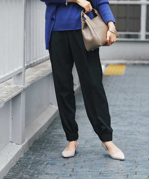 RIVE DROITE（リヴドロワ）の「オンオフ兼用でシーンを選ばず活躍　リラックスジョガーパンツ（その他パンツ・レディース・ブラック/ブラウン/レッド・FREE）」の17枚目の写真