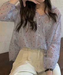 Vネックシャツ
