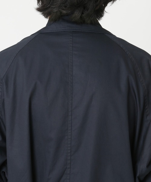 JOURNAL STANDARD relume(ジャーナルスタンダード レリューム)の「オーバーサイズトレンチコート(トレンチコート・メンズ・ブラック/ネイビー・MEDIUM/LARGE)」の4枚目の写真