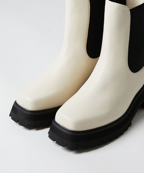 PUBLUX（パブリュクス）の「PUBLUX/パブリュクス 厚底チェルシーブーツ　トラックソールサイドゴアブーツ◇（ブーツ・レディース・ブラック/アイボリー・23cm/23.5cm/24cm/24.5cm）」の18枚目の写真