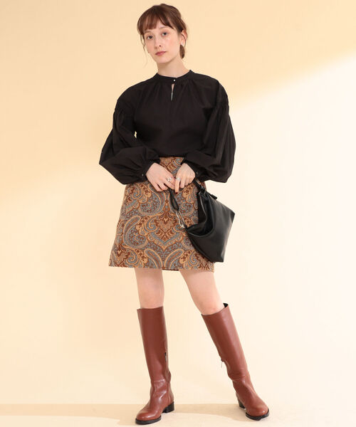 Ray BEAMS(レイビームス)の「Ray BEAMS / ダマスク柄 ジャカード ミニ スカート(スカート・レディース・ベージュ・1/0)」の2枚目の写真