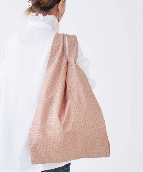 392 plusm(サンキューニプリュスエム)の「Square Bag BIG - check - 731715(エコバッグ/サブバッグ・レディース・ベージュ/オフホワイト/イエロー/グリーン・ONE SIZE)」の1枚目の写真