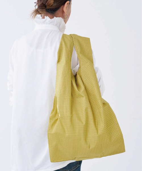 392 plusm(サンキューニプリュスエム)の「Square Bag BIG - check - 731715(エコバッグ/サブバッグ・レディース・ベージュ/オフホワイト/イエロー/グリーン・ONE SIZE)」の4枚目の写真