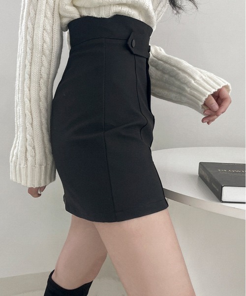 BEIDELLI（ベイデリー）の「[BELLIDE MADE] アンバランスボタンミニスカート（スカート・レディース・ブラック/ブラウン・SMALL/MEDIUM）」の3枚目の写真