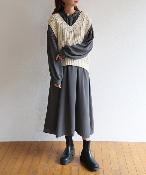 andme（アンドミー）の「とろみ素材2way長袖衿ギャザーロングワンピース（ワンピース・レディース・チャコールグレー/ブラック/ダークグリーン/オフホワイト/テラコッタ・M）」の11枚目の写真