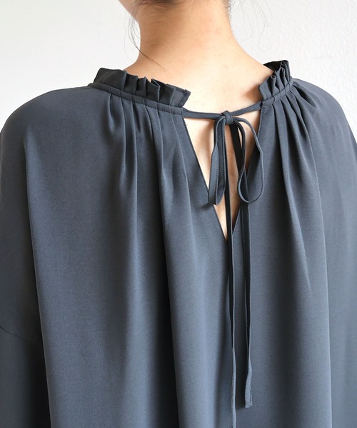 andme（アンドミー）の「とろみ素材2way長袖衿ギャザーロングワンピース（ワンピース・レディース・チャコールグレー/ブラック/ダークグリーン/オフホワイト/テラコッタ・M）」の20枚目の写真