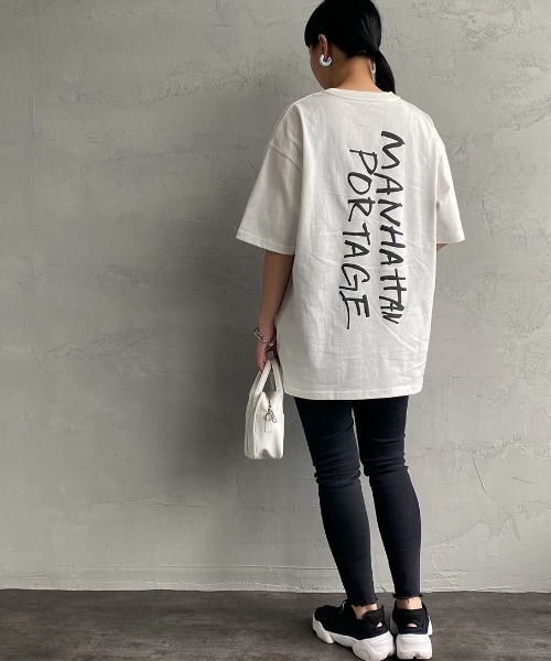 Manhattan Portage（マンハッタンポーテージ）の「[MANHATTAN PORTAGE/マンハッタンポーテージ] 別注 手書き風ロゴバックプリントTシャツ（Tシャツ/カットソー・レディース・ホワイト/ネイビー/グレー・S/M/L/XL）」の9枚目の写真