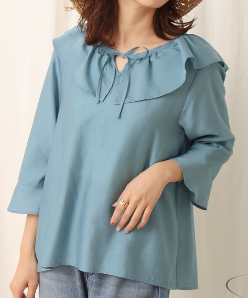 libelle more（リベル モア）の「微光沢ラッフルカラーブラウス（シャツ/ブラウス・レディース・ブラック/ライトブルー/ピンク/オフホワイト・L/M）」の3枚目の写真