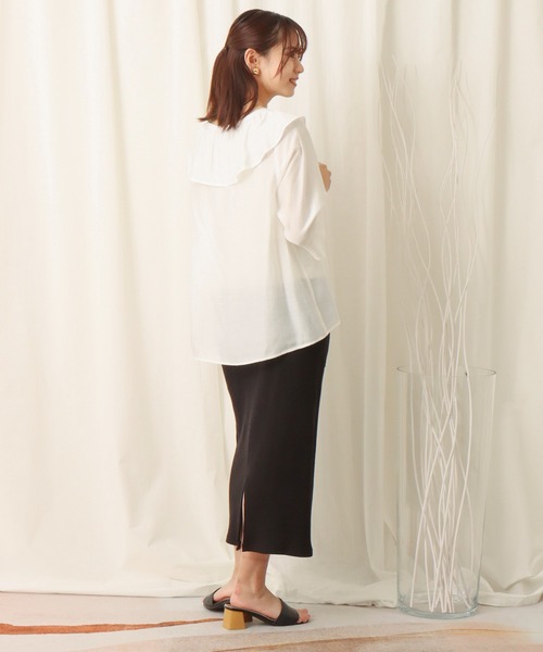 libelle more（リベル モア）の「微光沢ラッフルカラーブラウス（シャツ/ブラウス・レディース・ブラック/ライトブルー/ピンク/オフホワイト・L/M）」の8枚目の写真