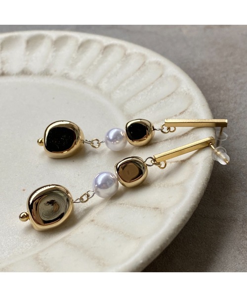 tone（トーン）の「【-lensa-】パール×ゴールドの大人ピアス(MA)（ピアス（両耳用）・レディース・ゴールド・FREE）」の5枚目の写真