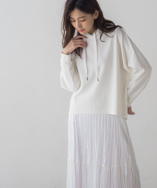 socolla（ソコラ）の「【socolla】星刺繍ジョーゼットドルマンフーディー≪洗濯機で洗える≫（パーカー・レディース・ベージュ/ブルー/オフホワイト・M）」の7枚目の写真