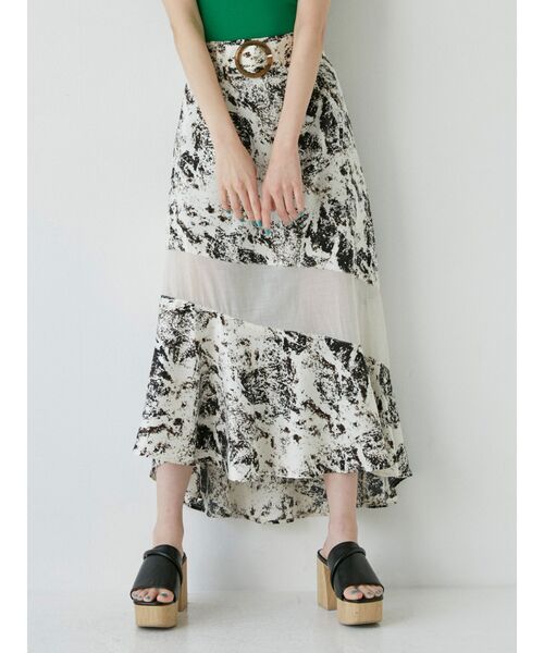 MURUA（ムルーア）の「ウェーブシアーマキシスカート（スカート・レディース・ブラック/その他1・FREE）」の2枚目の写真
