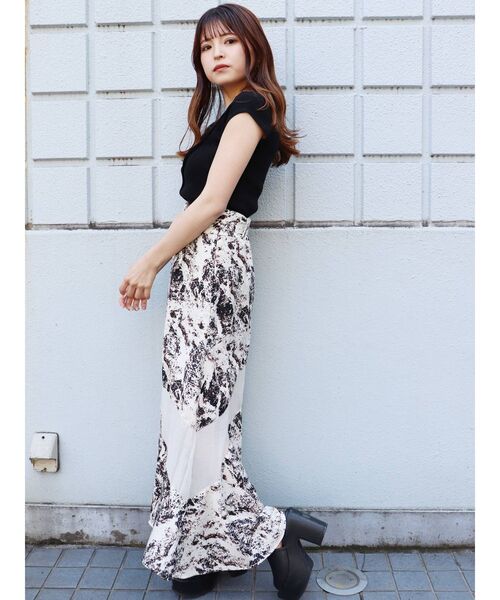 MURUA（ムルーア）の「ウェーブシアーマキシスカート（スカート・レディース・ブラック/その他1・FREE）」の5枚目の写真